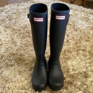 Hunter tall matte black rain boots